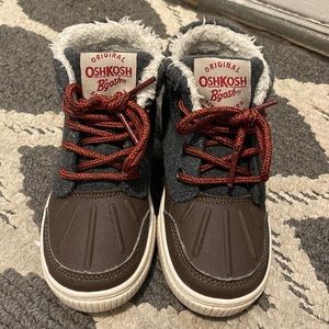 Oshkosh Boots boys size 9